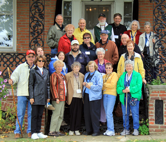 Reunion Group on the steps of the Flanagan House in Peoria